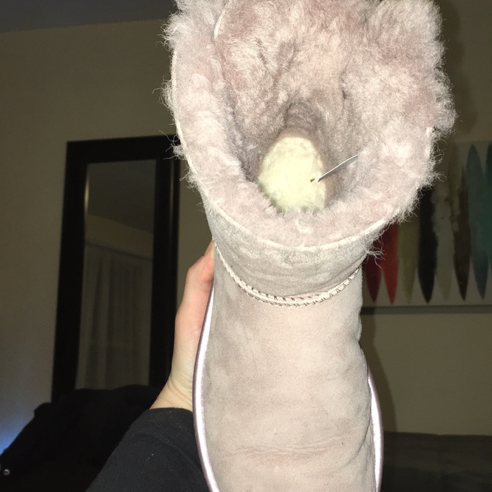 GORGEOUS ROSE GOLD UGGS - Picture 3 of 5